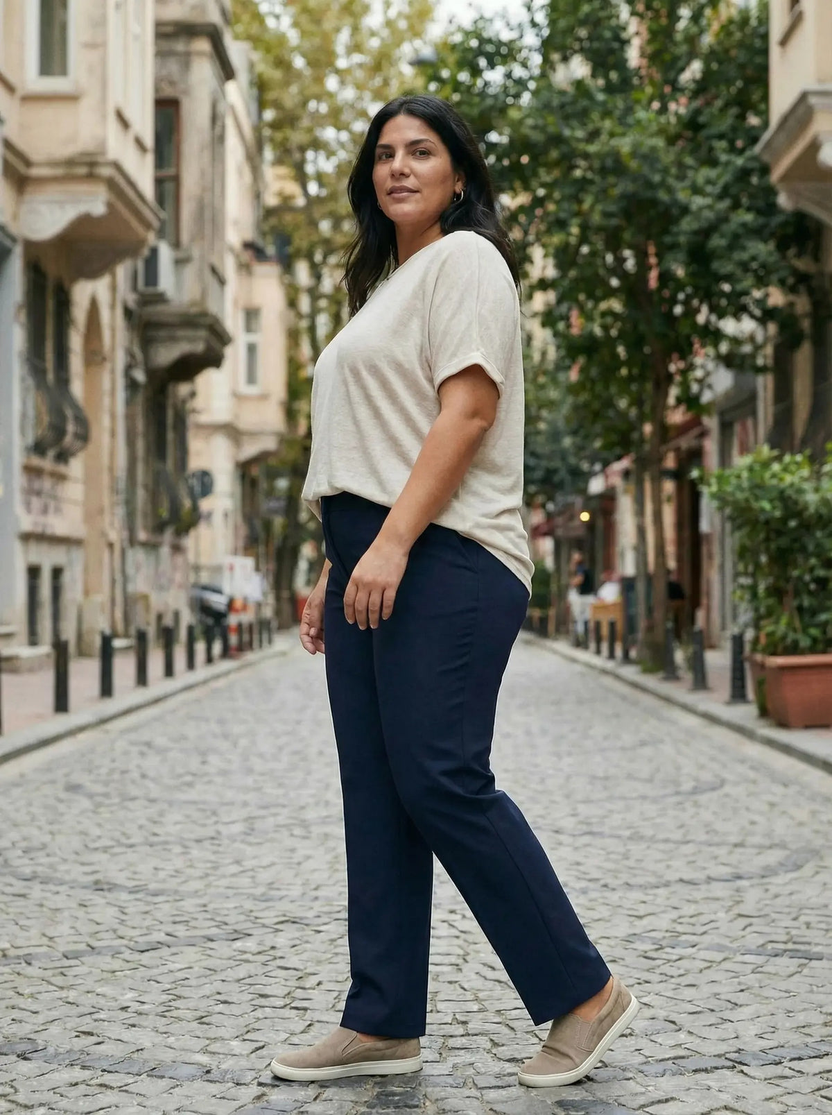 Bej Hafif Dar Paça Pantolon
